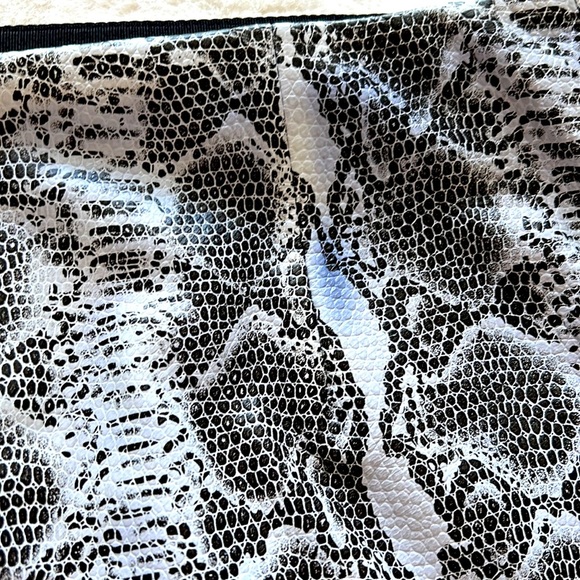 Alice and Olivia leather skirt size 6 - Picture 7 of 9